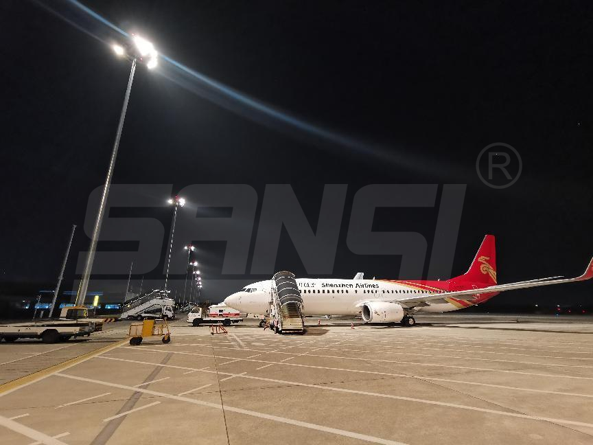 色多多AV导航,機坪高杆燈,照（zhào）亮天空,保障航空安全,旅客出行
